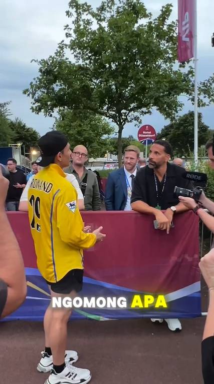 potret Ganindra Bimo bertemu Rio Ferdinand saat nonton Euro 2024 (instagram.com/ganindrabimo)
