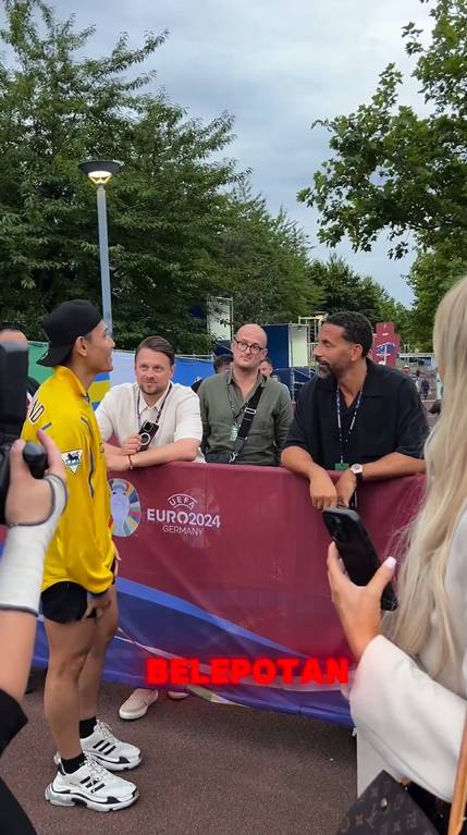 potret Ganindra Bimo bertemu Rio Ferdinand saat nonton Euro 2024 (instagram.com/ganindrabimo)