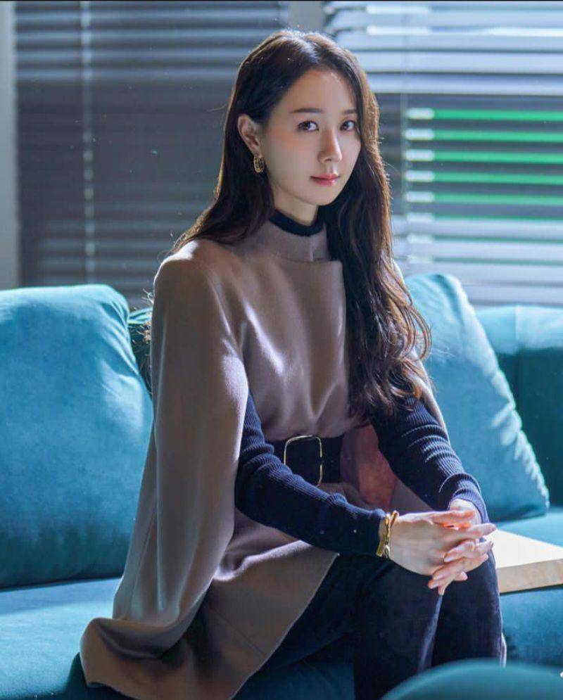 potret Lee Yoo Young (instagram.com/__2u0)