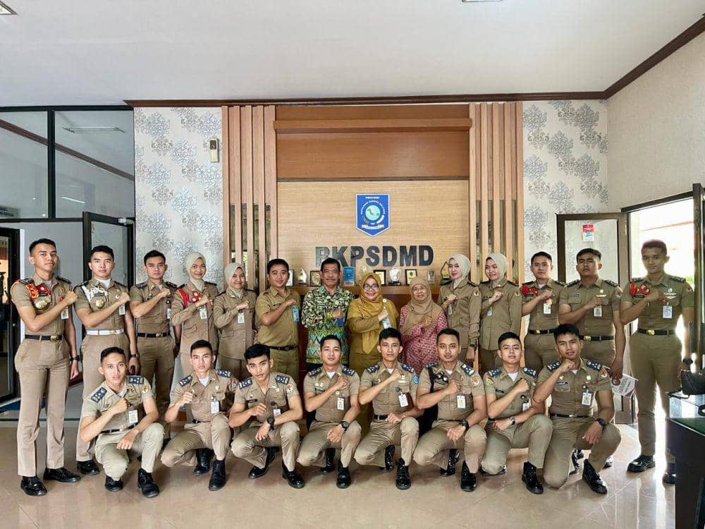 Praja IPDN berfoto bersama (google.com/BKPSDM Babel)