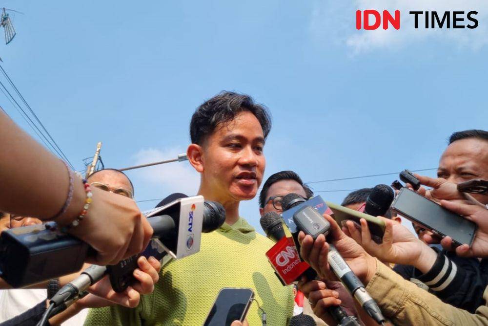 Wakil Presiden terpilih periode 2024-2029, Gibran Rakabuming Raka blusukan di Pasar Nangka, Jakarta Pusat, Rabu (3/7/2024) (IDN Times/Ilman Nafi'an)