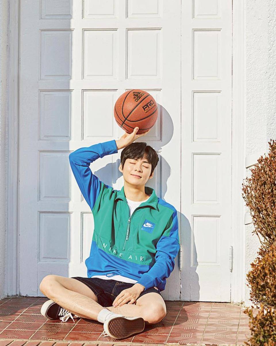 OOTD ala Song Heon Hee (instagram.com/songgeonhee)