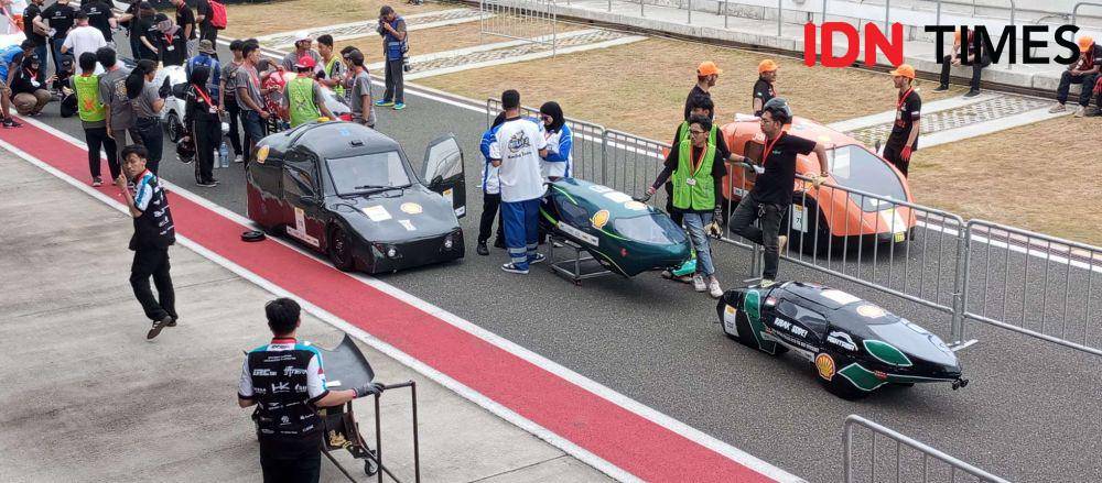 Kendaraan hemat energi yang dirancang tim mahasiswa dari berbagai perguruan tinggi di wilayah Asia Pasifik dan Timur Tengah dalam ajang Shell Eco-marathon APME 2024 di Sirkuit Mandalika Lombok, NTB. (IDN Times/Muhammad Nasir)
