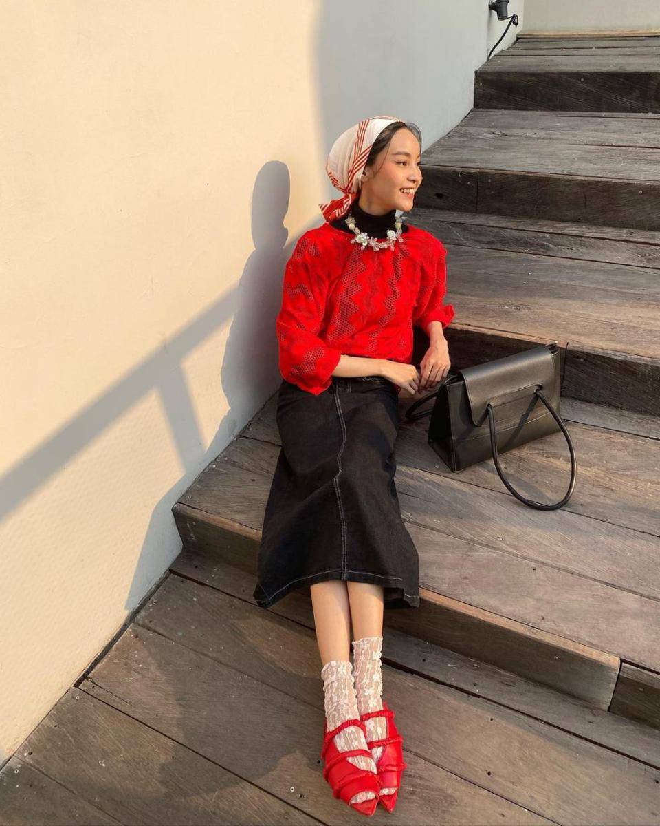 outfit merah Sadrina Octadelya (instagram.com/sadrinaoctadelya)