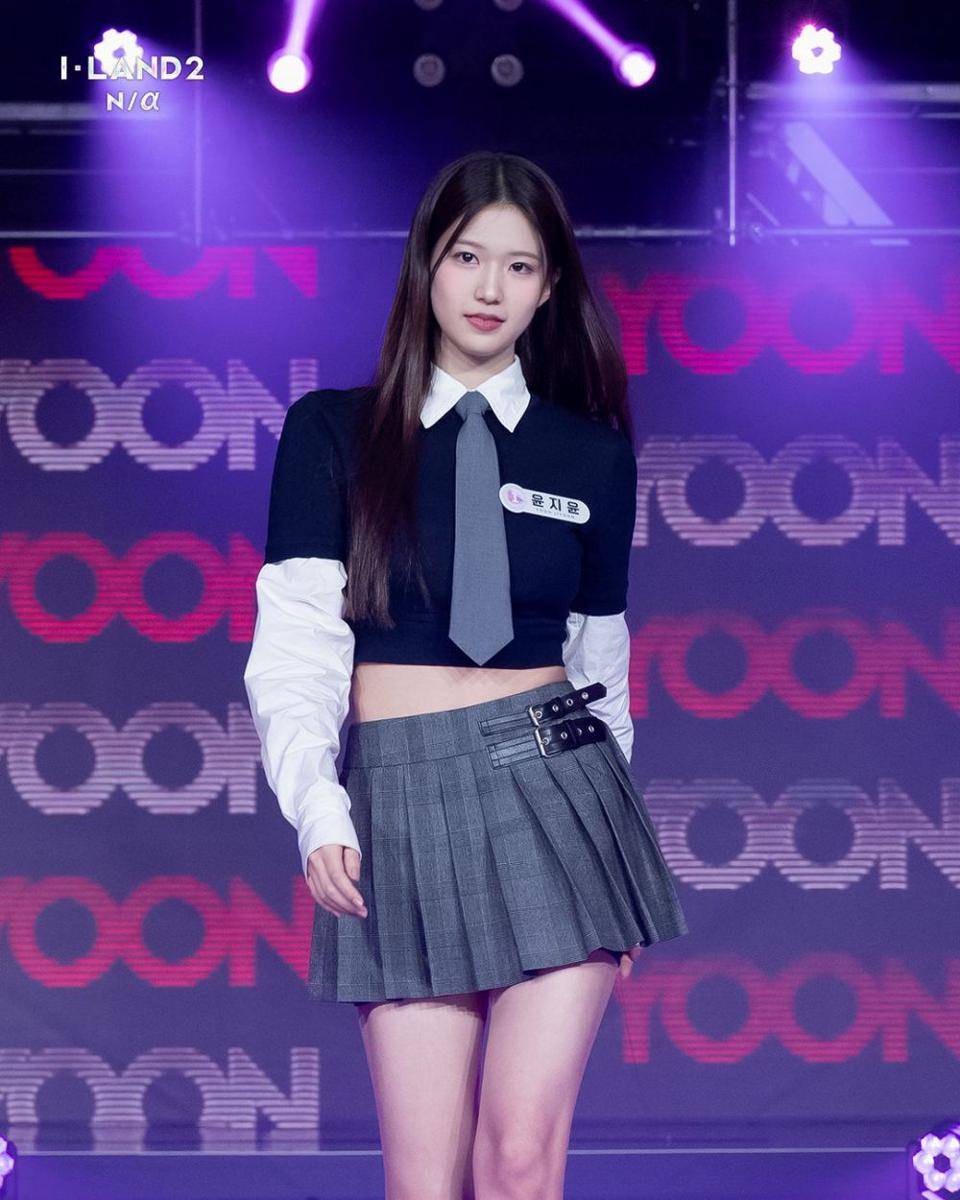 Yoon Jiyoon di I-LAND2 'I RUNWAY' Behind Photo (instagram.com/mnetiland)