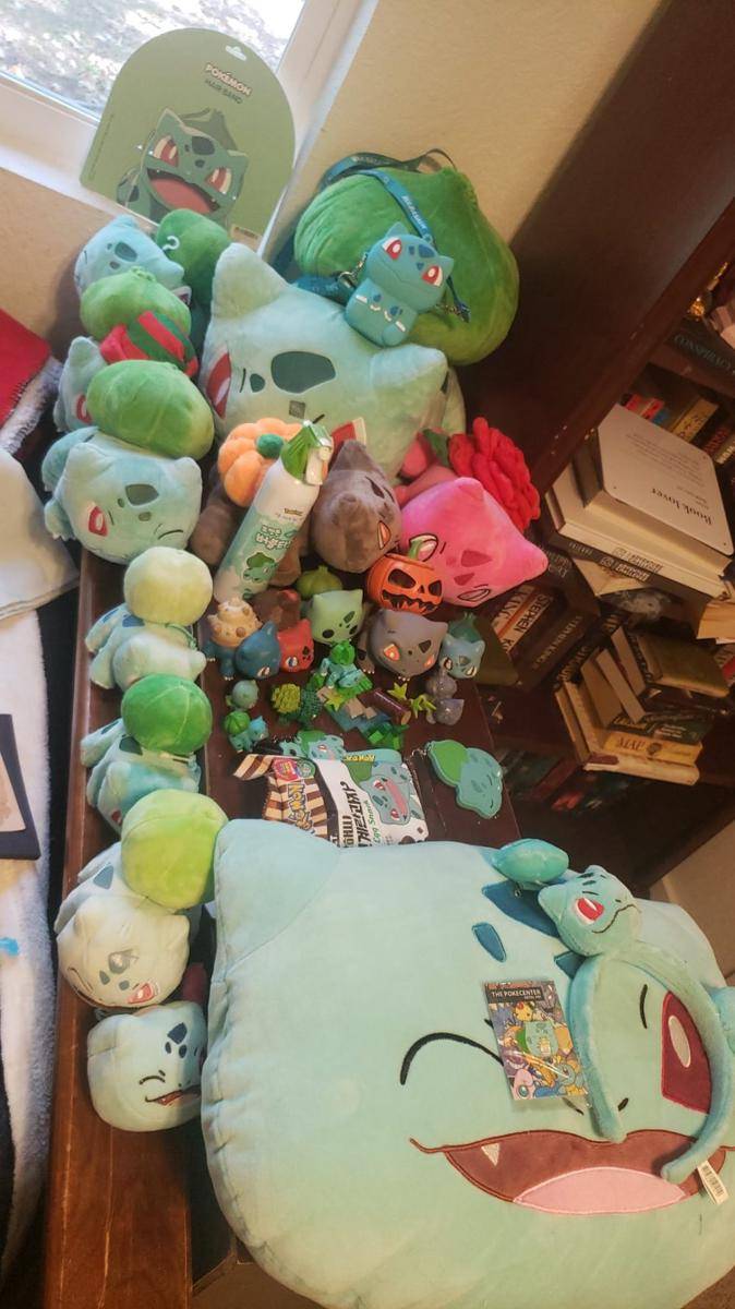 potret koleksi Bulbasaur (reddit.com/user/Negative-Butterfly65)