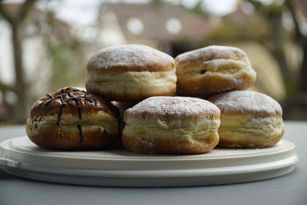 ilustrasi donat bomboloni (pixabay.com/beauty_of_nature)