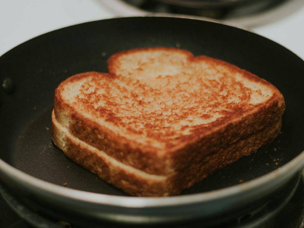 ilustrasi proses memanggang roti (unsplash.com/Gio Bartlett)