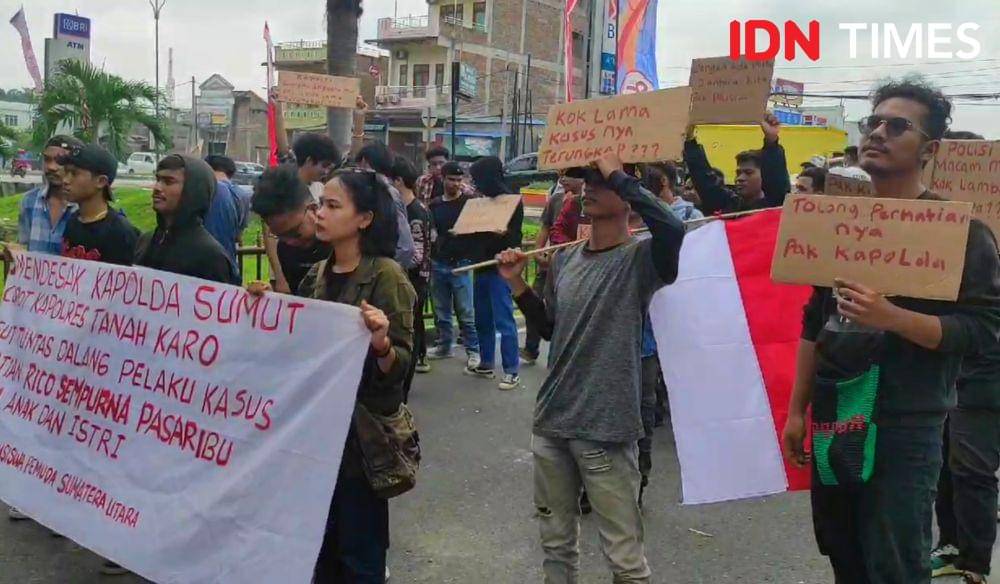 Mahasiswa minta tewasnya Sempurna Pasaribu dan keluarga akibat kebakaran diusut tuntas (IDN Times/Eko Agus Herianto)