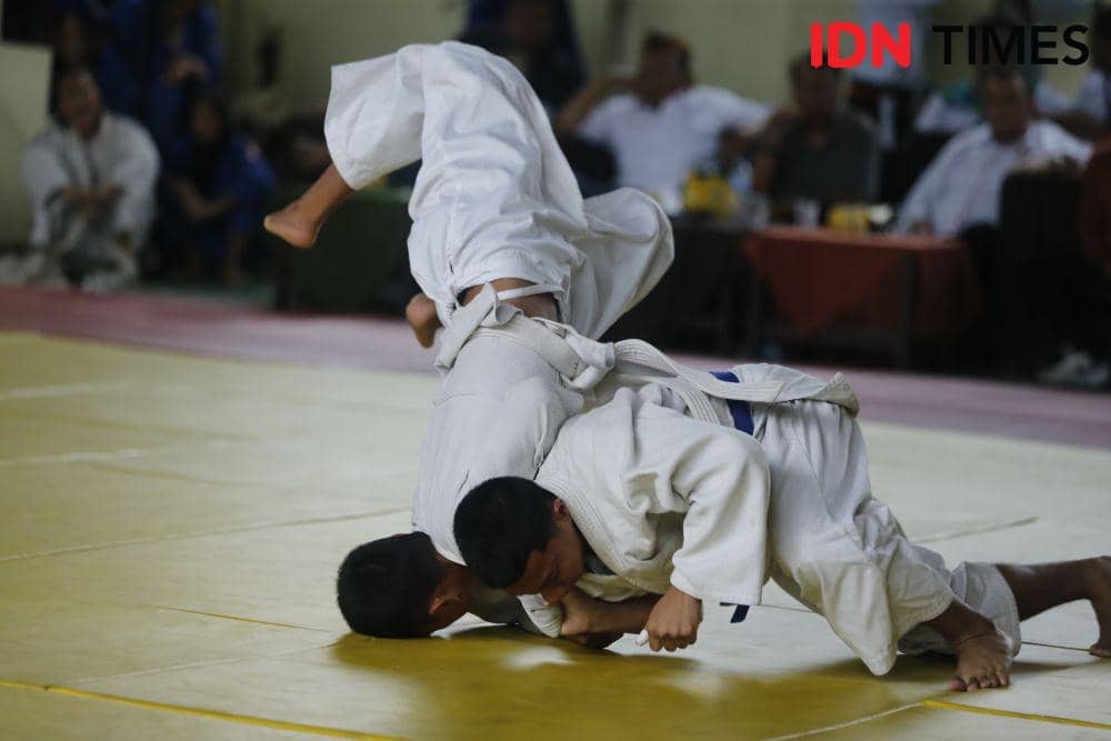 Aksi pejudo di Popprov Sumut 2024, Rabu (3/7/2024) (IDN Times/Doni Hermawan)