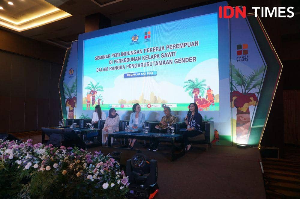 Seminar perlindungan pekerja perempuan di perkebunan kelapa sawit, Kamis (4/7/2024) (IDN Times/Doni Hermawan)