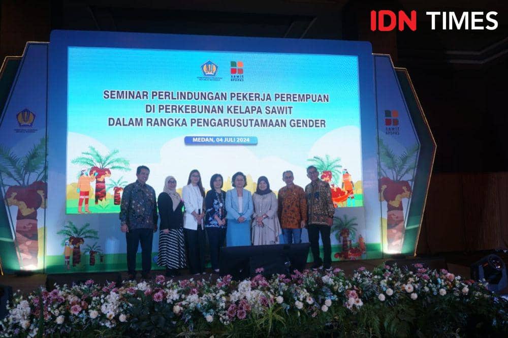 Seminar perlindungan pekerja perempuan di perkebunan kelapa sawit, Kamis (4/7/2024) (IDN Times/Doni Hermawan)
