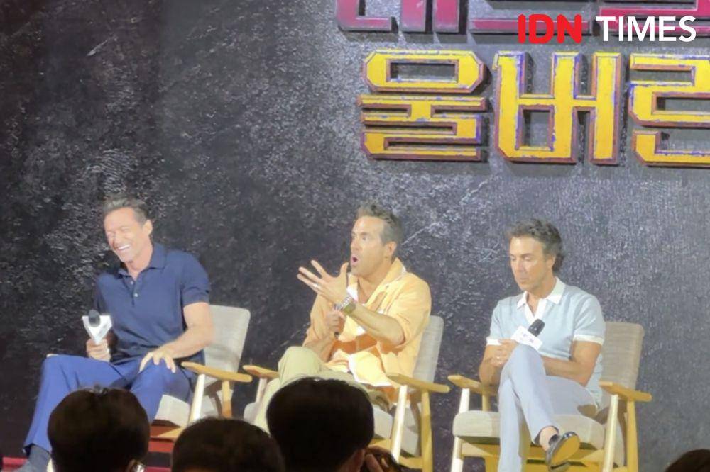 Shawn Levy, Ryan Reynolds, dan Hugh Jackman dalam konferensi pers di Seoul, Korea Selatan, pada Kamis (4/7/2024) (IDN Times/Elizabeth Chiquita)