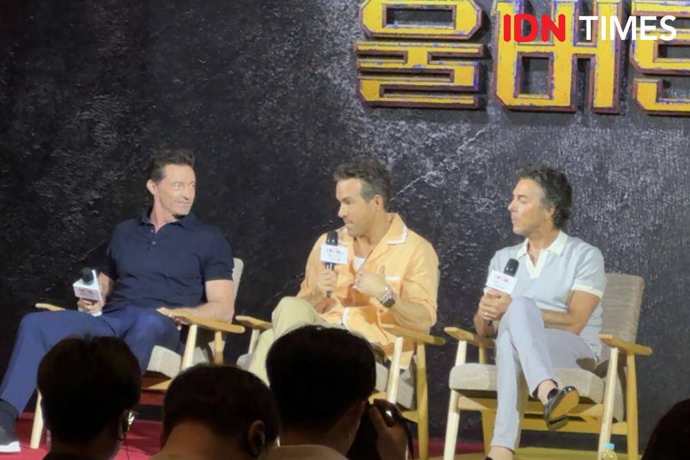 Shawn Levy, Ryan Reynolds, dan Hugh Jackman dalam konferensi pers di Seoul, Korea Selatan, pada Kamis (4/7/2024) (IDN Times/Elizabeth Chiquita)