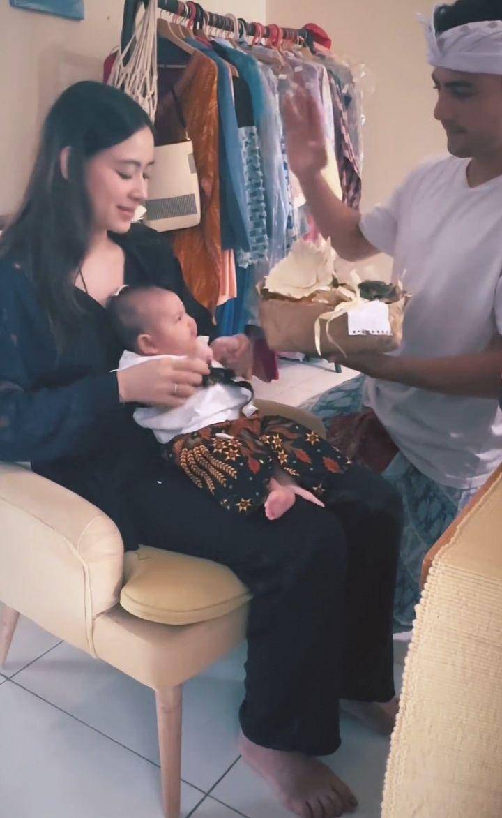Dua bulanan anak Laura Theux (Instagram.com/laura_theux)