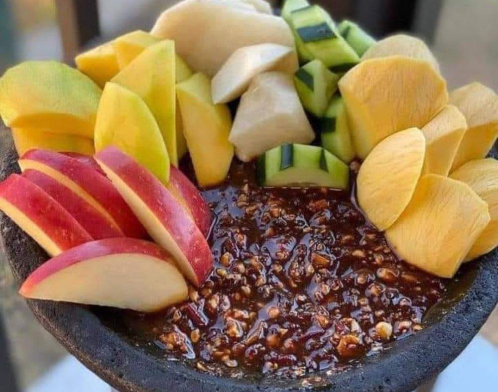 Resep Rujak Buah yang Lezat, Cocok Buat Camilan Siang Hari