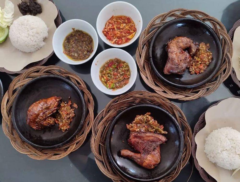 Menu Rojo Sambel (instagram.com/ulie09)