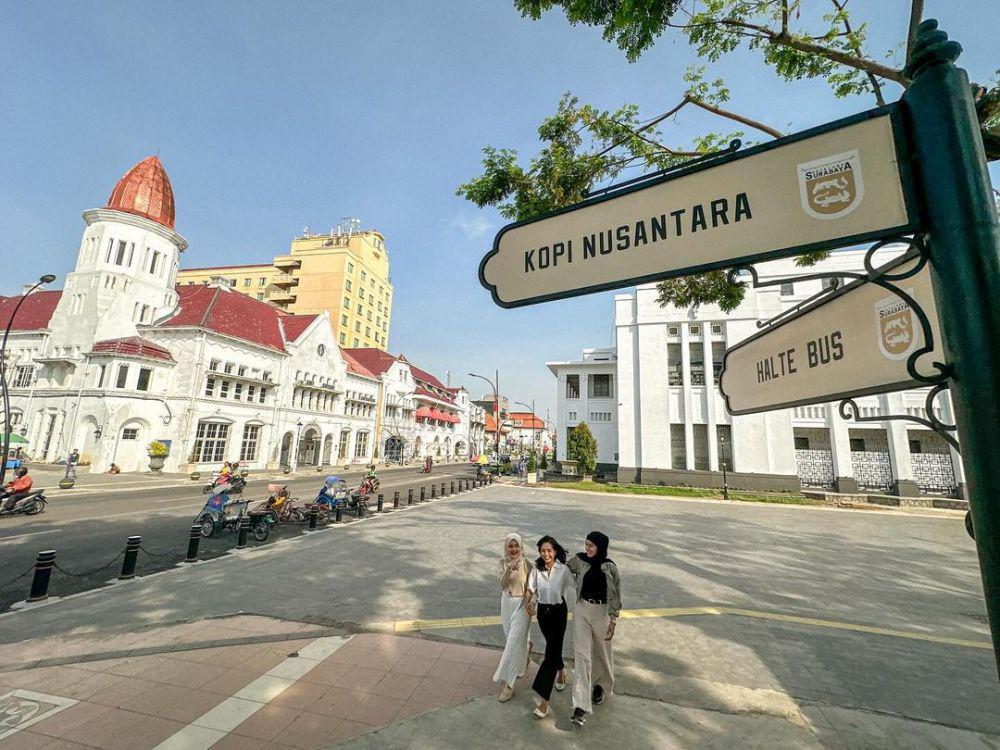 Satpol PP Surabaya Pelototi Aksi Vandalisme di Kota Lama Surabaya