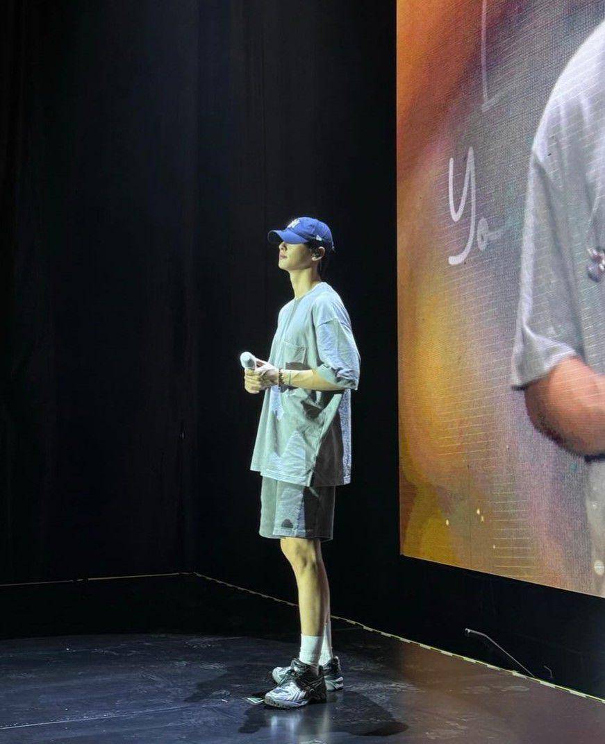 outfit pakai baseball cap ala Cha Eun Woo (instagram.com/eunwo.o_c)