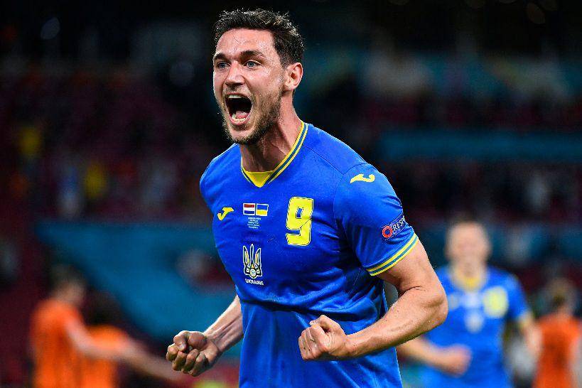 Roman Yaremchuk merayakan gol di Euro 2020. (x.com/EURO2024)