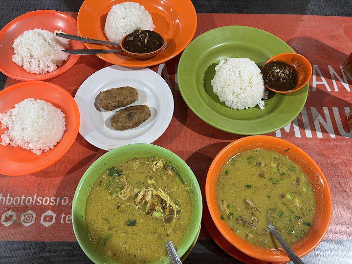 6 Rekomendasi Tempat Makan Halal di Medan yang Rasanya Lezat
