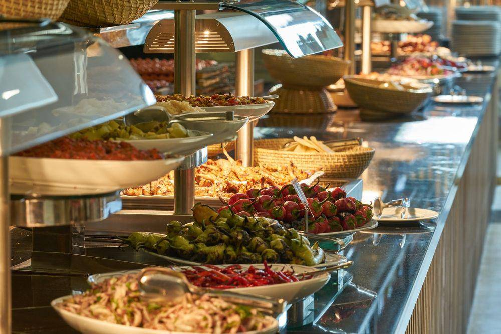 Ilustrasi dinner buffet (pixabay.com/engin_akyurt)