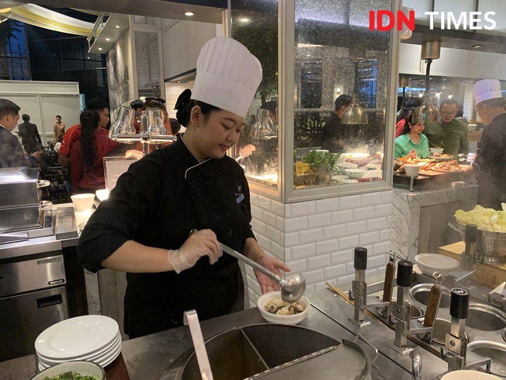 Potret station type buffet di Pavilion Restaurant, JW Marriott Hotel Surabaya (IDN Times/Fasrinisyah Suryaningtyas)