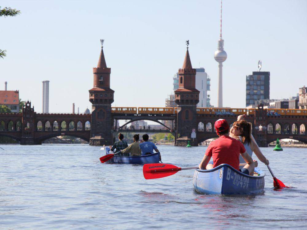 potret orang naik kano di Berlin, Jerman (canoa-berlin.de)