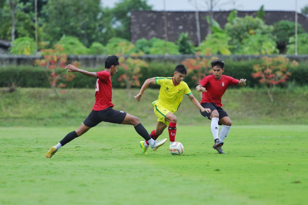 Giliran Nusantara United yang Dihajar Tim Sepak Bola PON Sumut