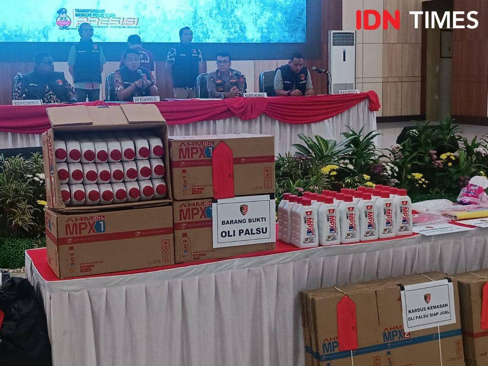 Polda Lampung Bongkar Produksi Oli Palsu, 7.200 Botol Siap Edar Disita