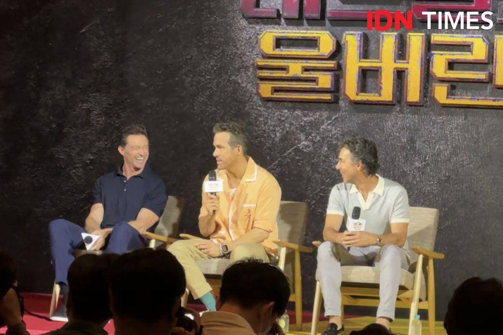 Hugh Jackman, Ryan Reynolds, dan Shawn Levy dalam konferensi pers di Seoul pada Kamis (4/7/2024) (IDN Times/Elizabeth Chiquita)
