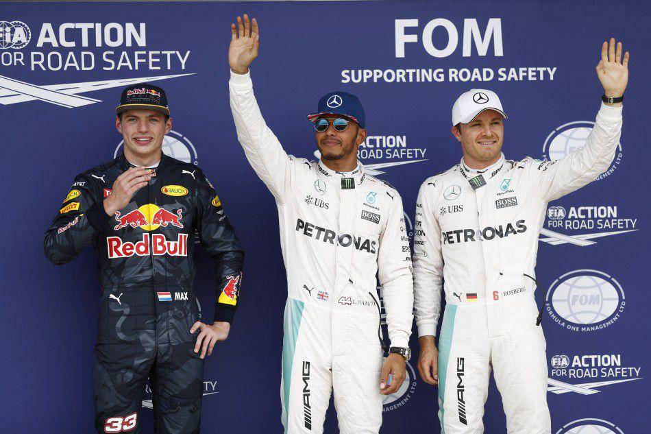 Lewis Hamilton (tengah) meraih pole position di sesi kualifikasi GP Inggris 2016 diikuti Nico Rosberg (kanan) di posisi start kedua dan Max Verstappen (kiri) di posisi start ketiga. (fia.com)