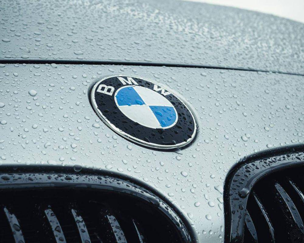 logo BMW (pexels.com/Jarne Aerts)