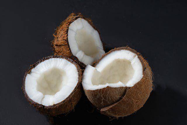 kelapa (pexels.com/Mikhail Nilov)