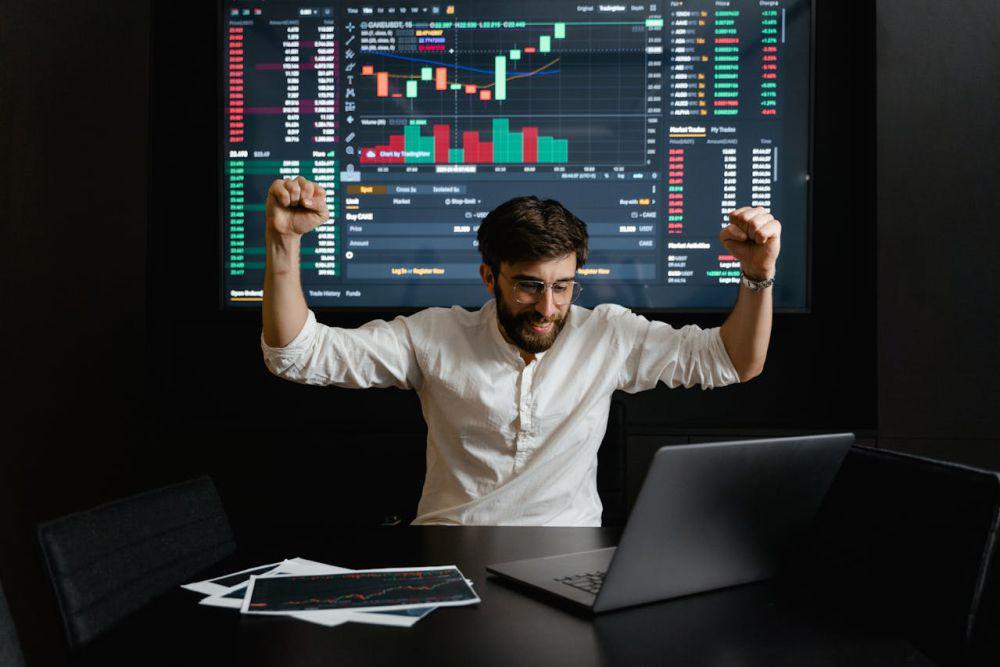 5 Alasan Gak Usah Memamerkan Investasimu, Diam Saja yang Penting Cuan!