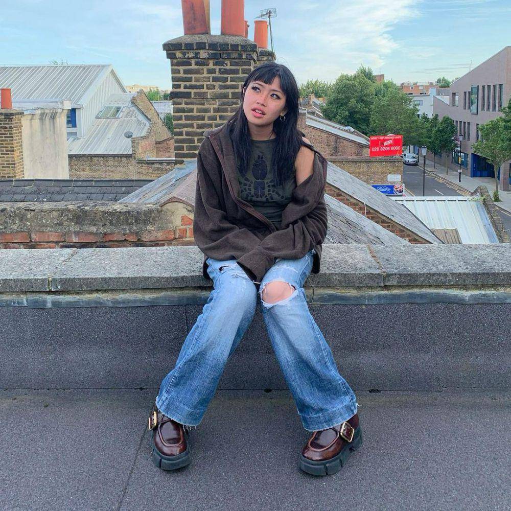Inspirasi OOTD ala Beabadoobee (Instagram.com/radvxz)