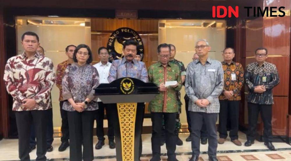 Menteri Koordinator Bidang Politik, Hukum dan Keamanan, Hadi Tjahjanto ketika memberikan keterangan pers bersama Menkeu Sri Mulyani. (IDN Times/Santi Dewi)