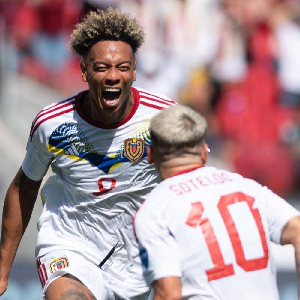 Para pemain Venezuela merayakan gol ke gawang Ekuador pada fase grup Copa America 2024. (instagram.com/copaamerica)