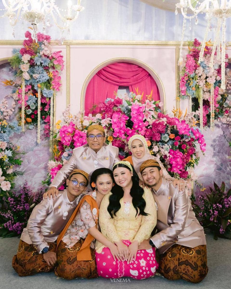 potret Clarissa Putri sungkeman (instagram.com/clarissaputri_)