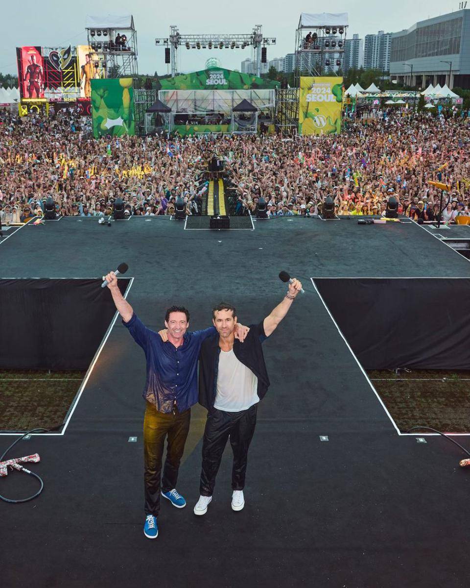 Ryan Reynolds dan Hugh Jackman di Waterbomb Festival (instagram.com)/vancityreynolds)