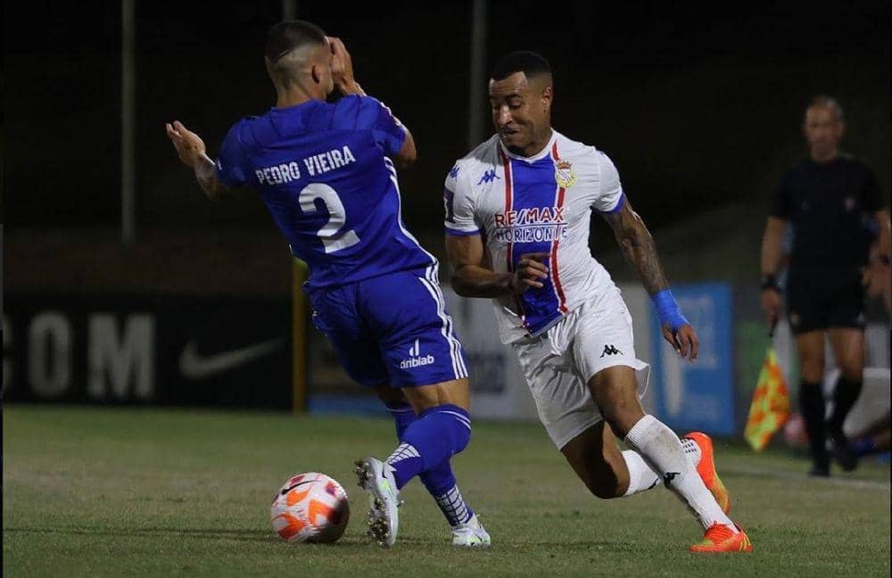 Aksi Victor Luiz (kanan) saat memperkuat FC Alverca di ajang Liga 3 Portugal musim 2022/2023. (Instagram.com/victorluiz97_)