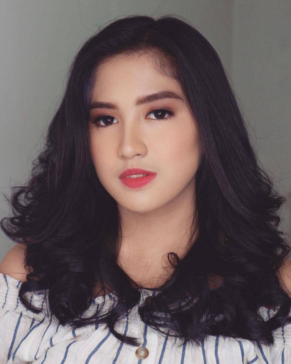 ide makeup ala Ochi Rosdiana buat hangout (instagram.com/ochi24)