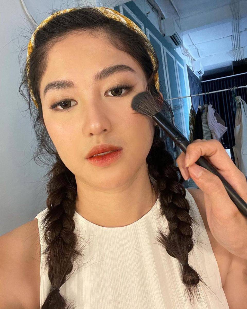 ide makeup ala Ochi Rosdiana buat hangout (instagram.com/ochi24)