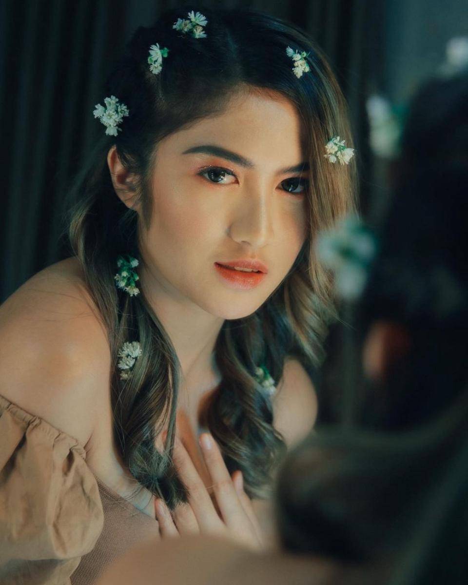 ide makeup ala Ochi Rosdiana buat hangout (instagram.com/ochi24)