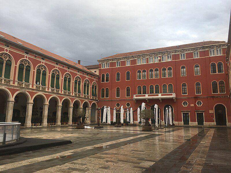 The Palace of Diocletian (commons.wikimedia.org/Yamen)