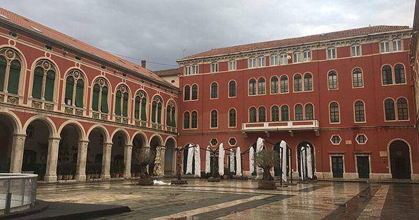 The Palace of Diocletian (commons.wikimedia.org/Yamen)