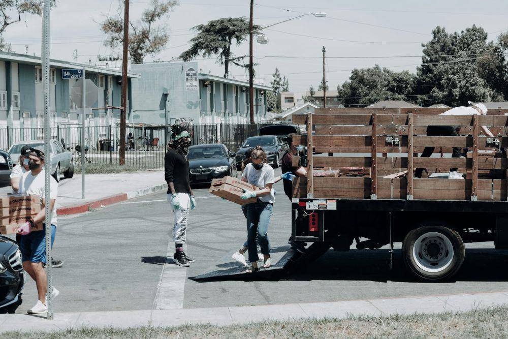 Charity (unsplash.com/Joel Muniz)