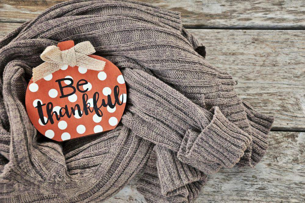 Be thankful card (unsplash.com/Kiy Turk)