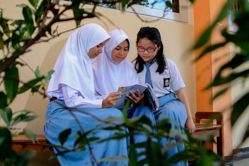 Koperasi Sekolah di Jatim Boleh Jual Seragam Lagi