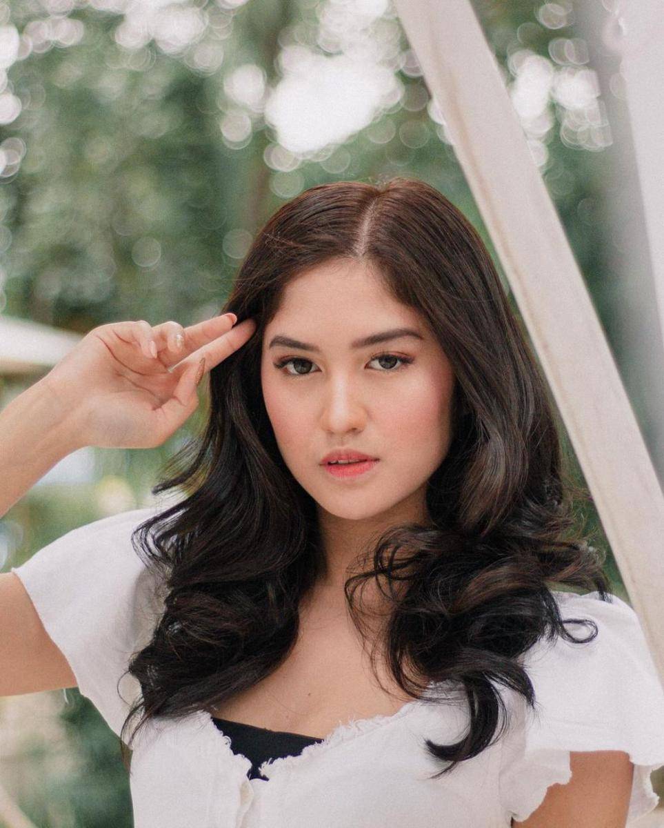 ide makeup ala Ochi Rosdiana buat hangout (instagram.com/ochi24)